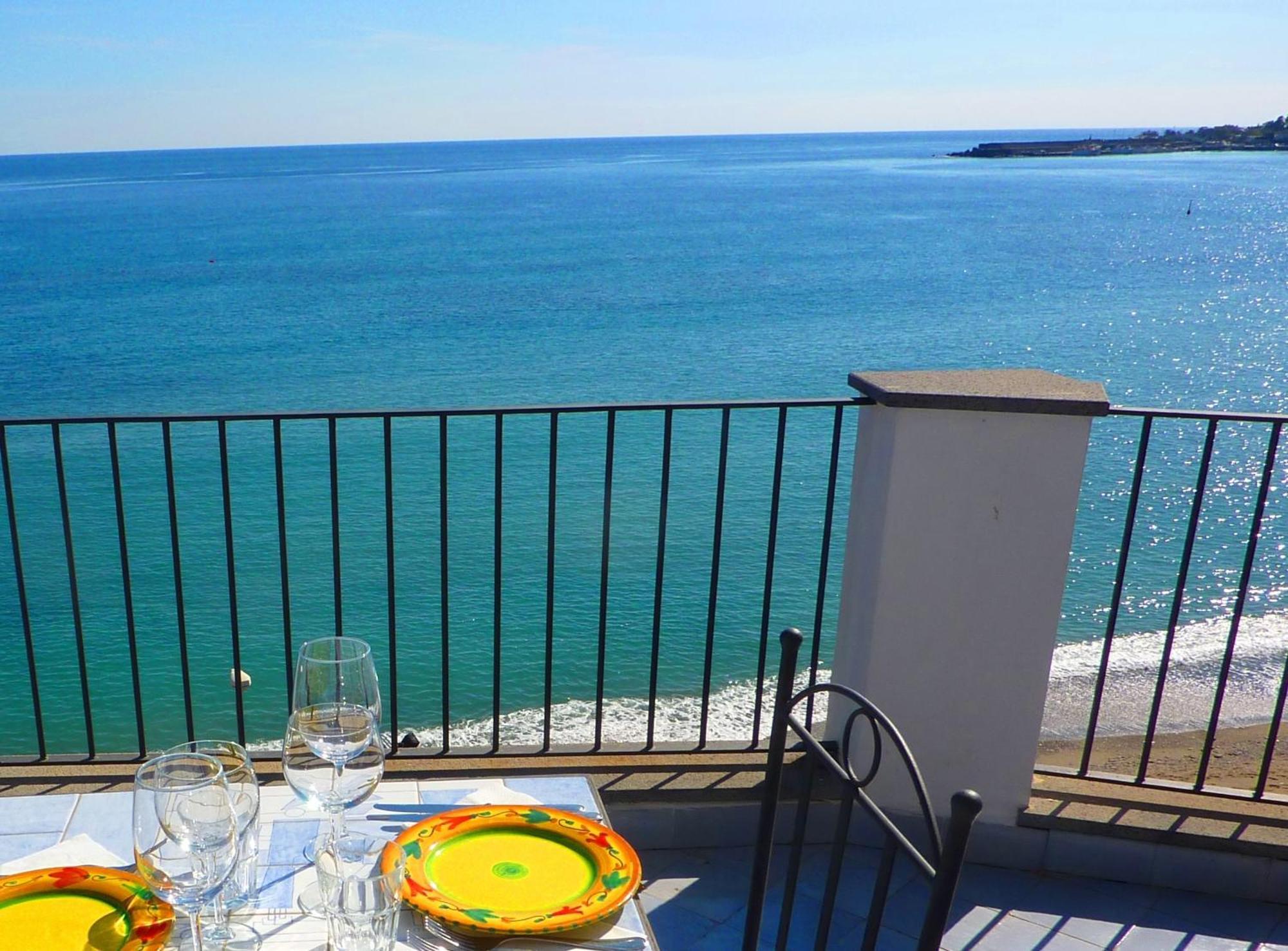 Hotel Palladio Giardini Naxos Esterno foto