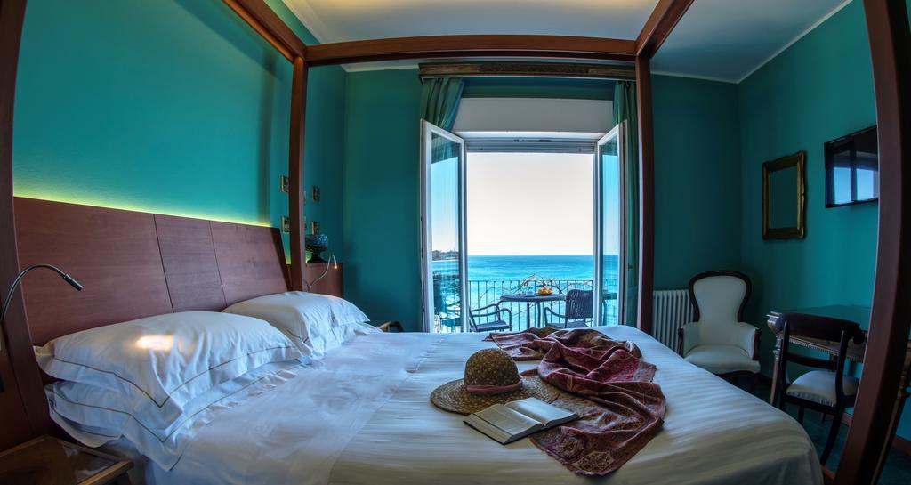 Hotel Palladio Giardini Naxos Esterno foto