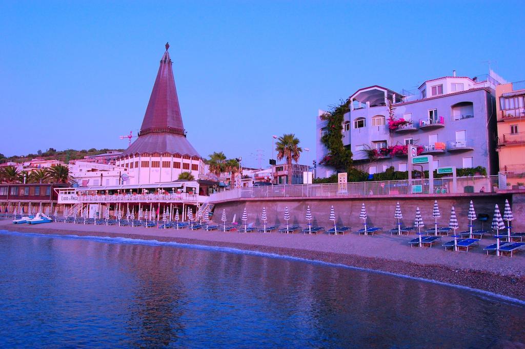 Hotel Palladio Giardini Naxos Esterno foto
